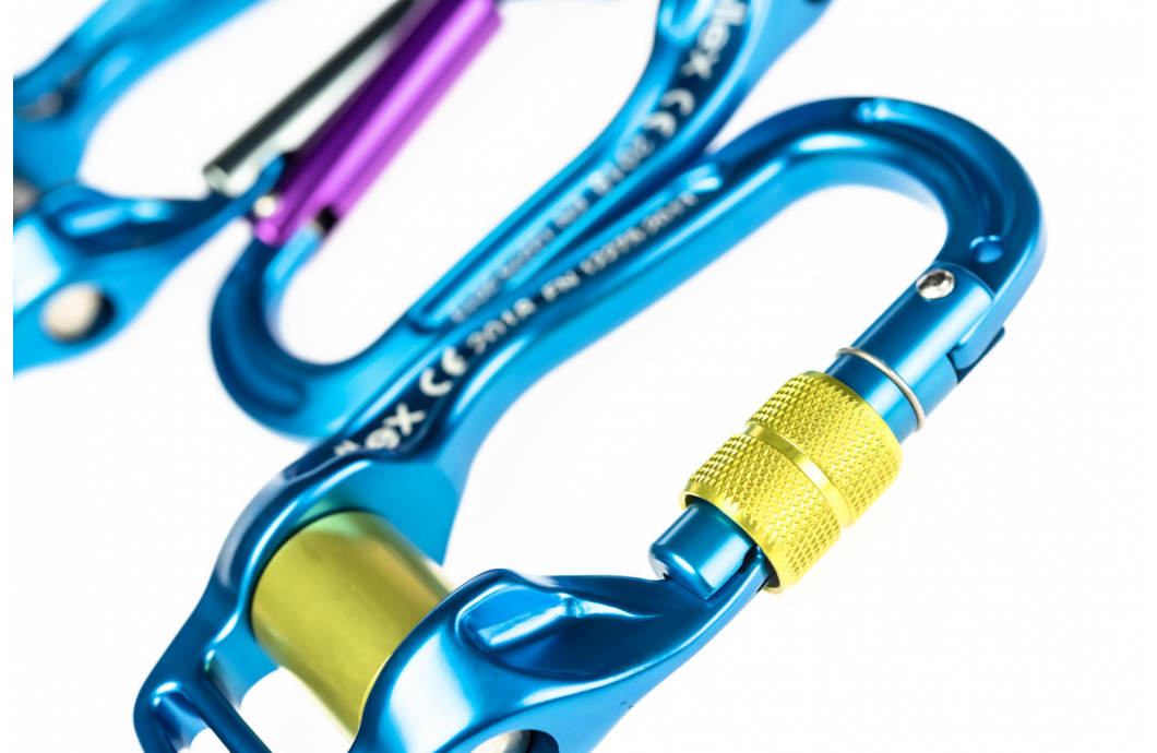 Revolutionary slackline pulley carabiner with 1inch roll.